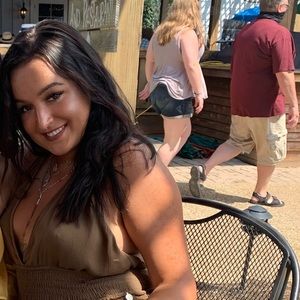 Meet your Posher, Sandy